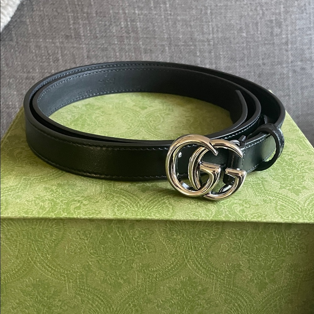 Gucci GG Marmont thin leather belt with shiny buckle silver